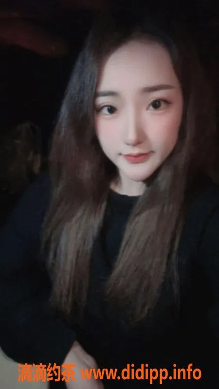 长沙楼凤-开福区菲儿：165高挑大胸美女，23岁超值服务