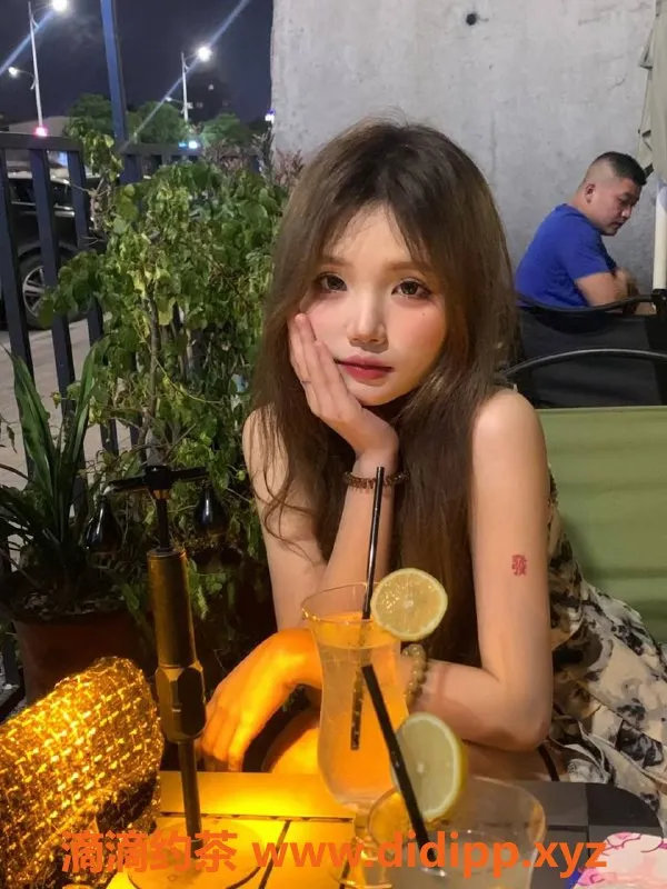 杭州楼凤-18岁泡芙，172cm大长腿，优质服务等你来体验！