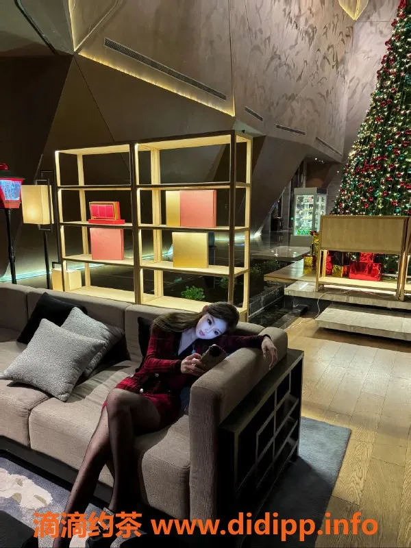 深圳楼凤-南山金米，1300元体验制服魅力