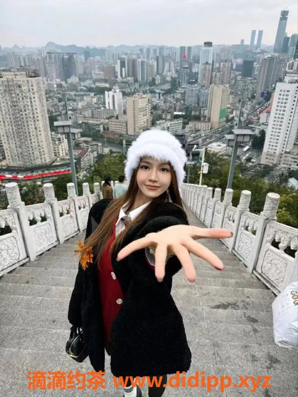 深圳楼凤-福田艳女晓彤，1900元享69口爆服务