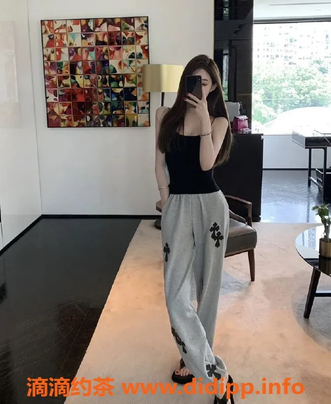 杭州楼凤-滨江区涵涵，22岁172cmD罩杯，658元体验