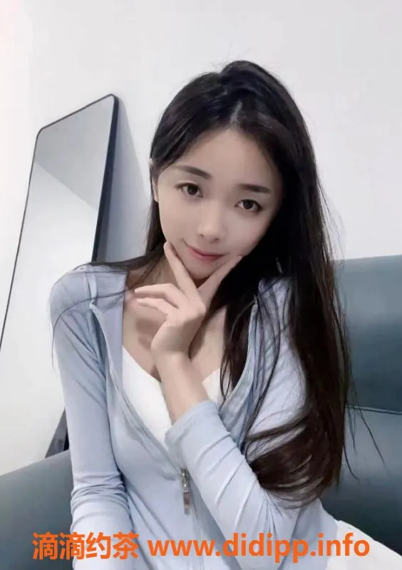 深圳楼凤-深圳龙岗兼职小可爱，20岁，34C，500元40分钟