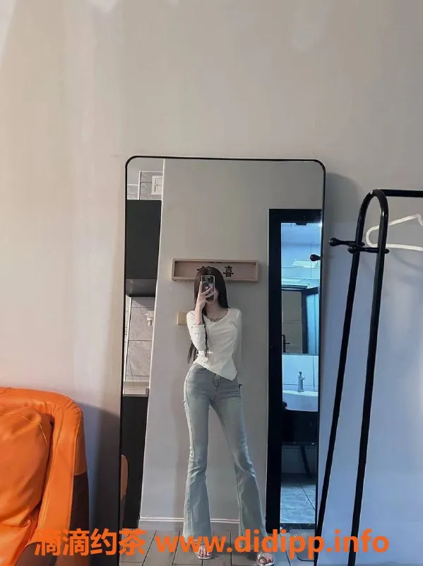 深圳楼凤-南山小雪，1088元起，制服丝袜服务