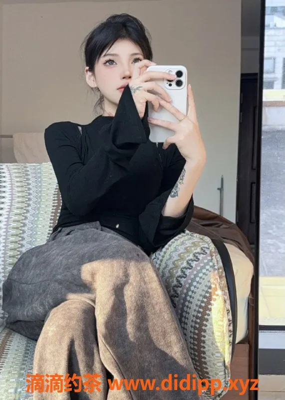 杭州楼凤-萌萌，18岁163cm白嫩美腿，套餐1280元起