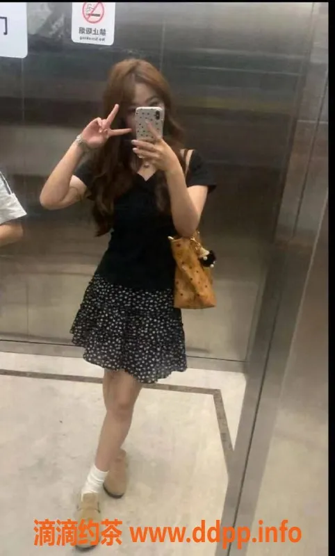 广州楼凤-白云嫩妹观观，舌吻鸳鸯浴，5P课费