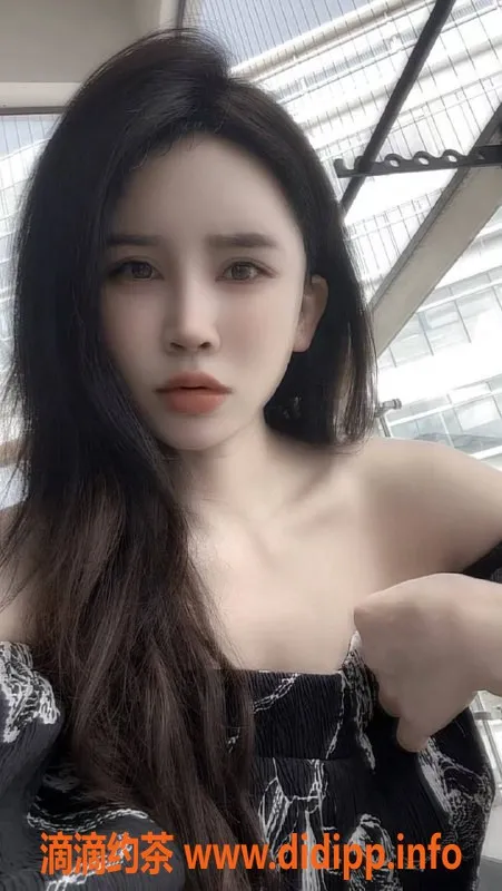 深圳楼凤-龙华活好大胸妹，898起家，有多种服务等你来体验！