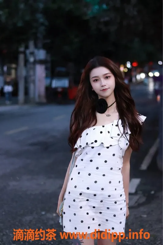 深圳楼凤-龙华周周，1200元起，服务多样，视频验证