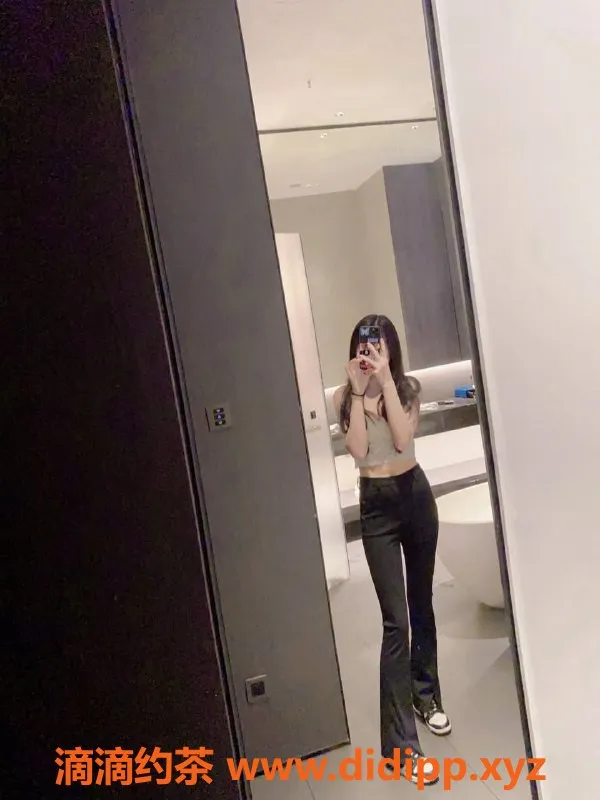 昆明楼凤-官渡区嫩妹诗诗1000元起，视频验证保证真实