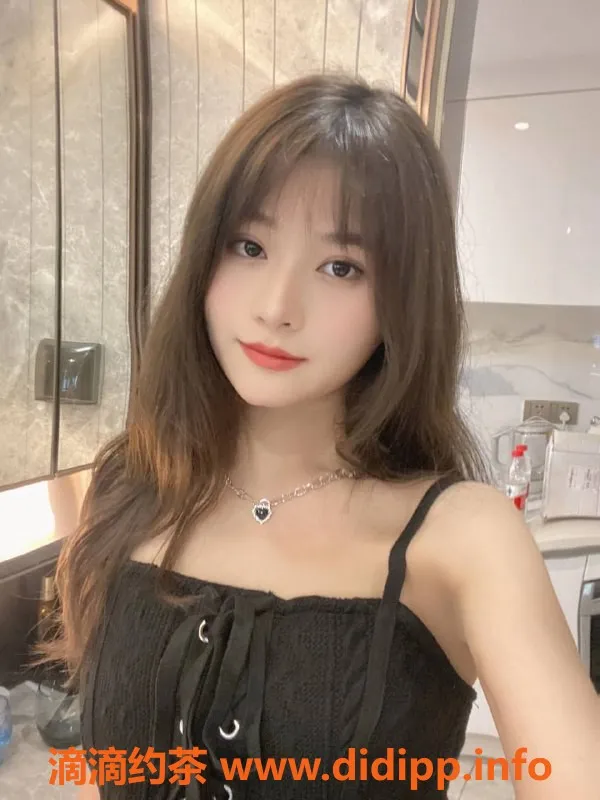 昆明楼凤-官渡区嫩妹诗诗1000元起，视频验证保证真实