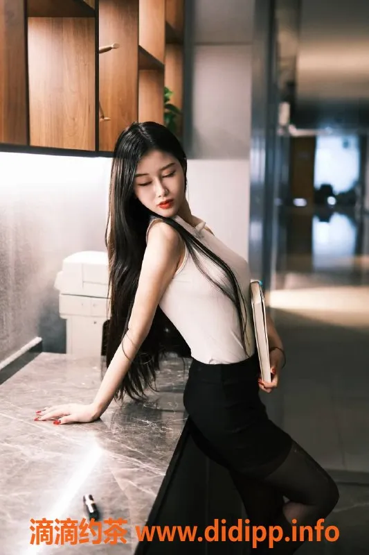 广州楼凤资源信息,广佛晴晴，10P御姐服务，体验舌吻与SM魅力