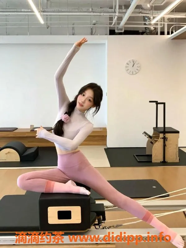 深圳楼凤-南山米兔 178大长腿 性感制服丝袜服务