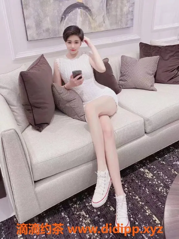 杭州楼凤-拱墅区洋洋，99年礼仪老师，身高175，97斤，千元上课