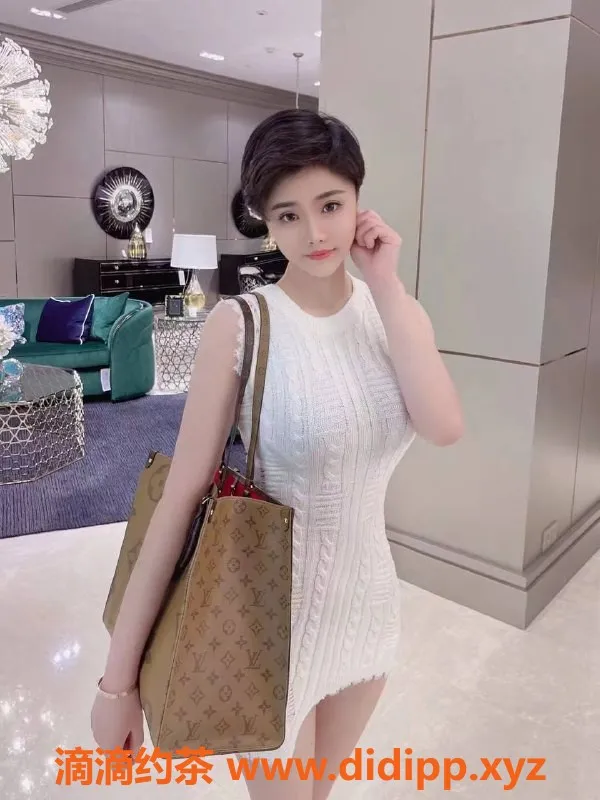 杭州楼凤-拱墅区洋洋，99年礼仪老师，身高175，97斤，千元上课