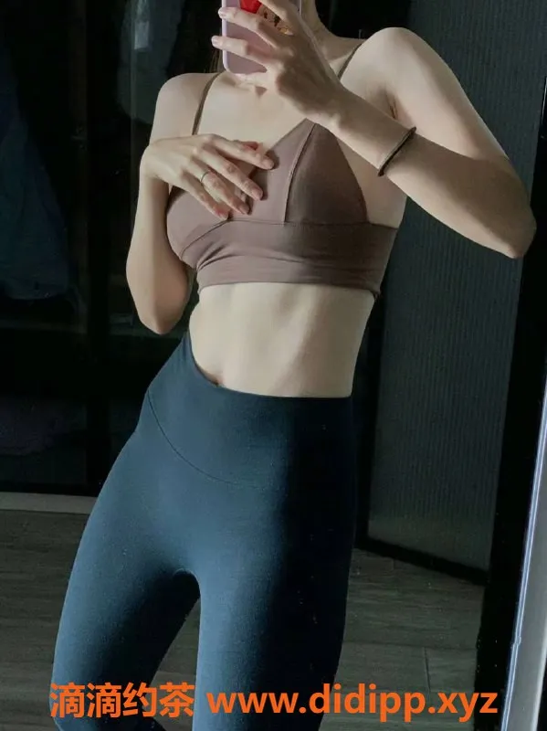 杭州楼凤-拱墅区洋洋，99年礼仪老师，身高175，97斤，千元上课