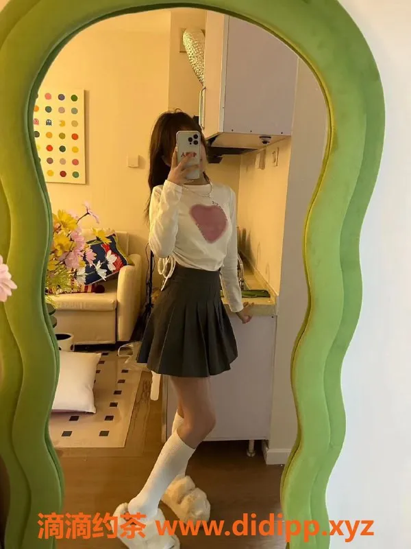 杭州楼凤-滨江区19岁白芷，165cm小蛮腰，真🐻服务