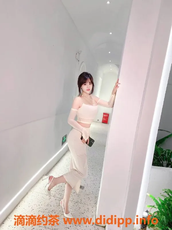 福州楼凤-福清市兔兔165身高，巨乳36D等你来玩