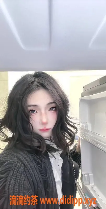 杭州楼凤-18岁嫩妹，162cm C+胸，900元起服务