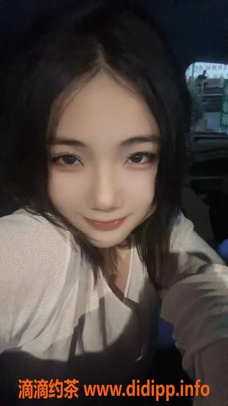 杭州楼凤-18岁嫩妹，162cm C+胸，900元起服务