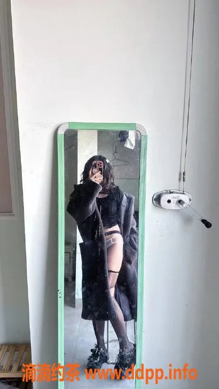 杭州楼凤-18岁嫩妹，162cm C+胸，900元起服务