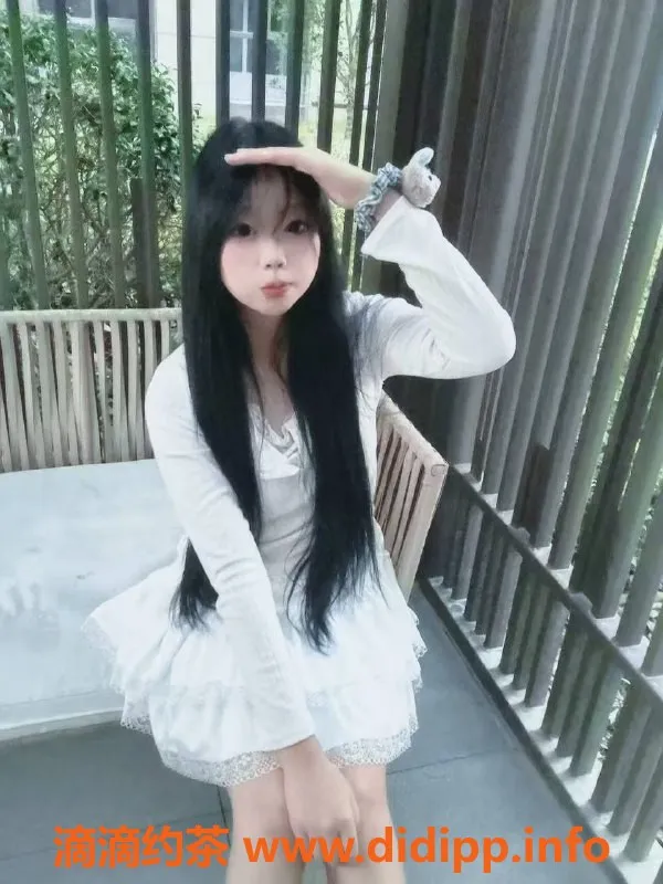 成都楼凤-成都18岁匀称嫩妹诗诗，500元包夜2300元