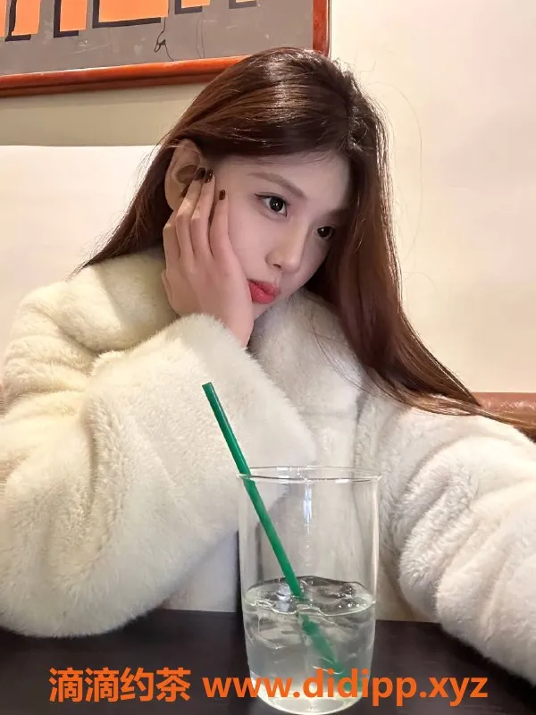 杭州楼凤-甜美兜兜，163cm89斤，服务热情