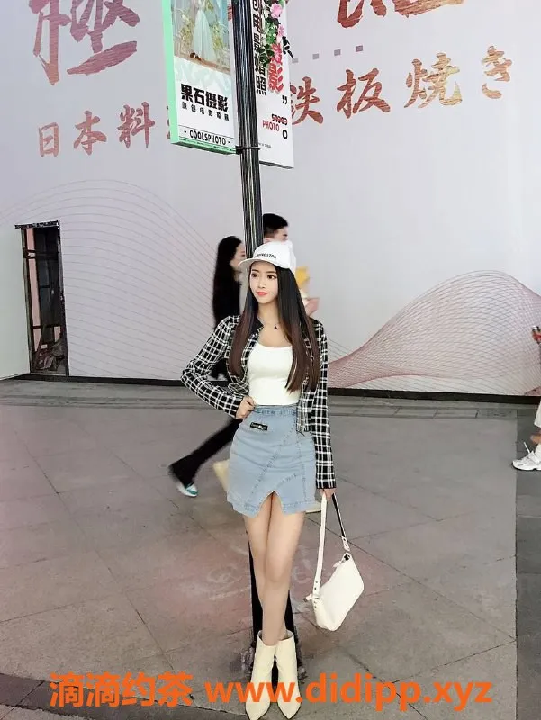 上海楼凤-普陀嫩妹苏沫，43KG 36C 制服服务，1000元起