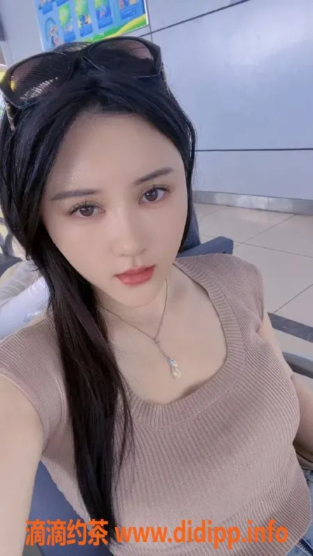 上海楼凤-长宁阿蛮，27岁御姐168身高36F胸围