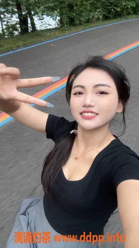 广州楼凤-天河小甜甜，鸳鸯浴与69式，700p起