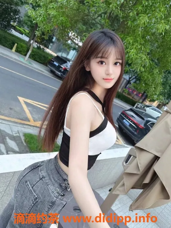 厦门外围-苏然 - 思明莲坂附近颜值系服务，天然大D身材好