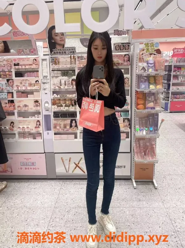 深圳楼凤-宝安林芝，700元陪浴69服务体验