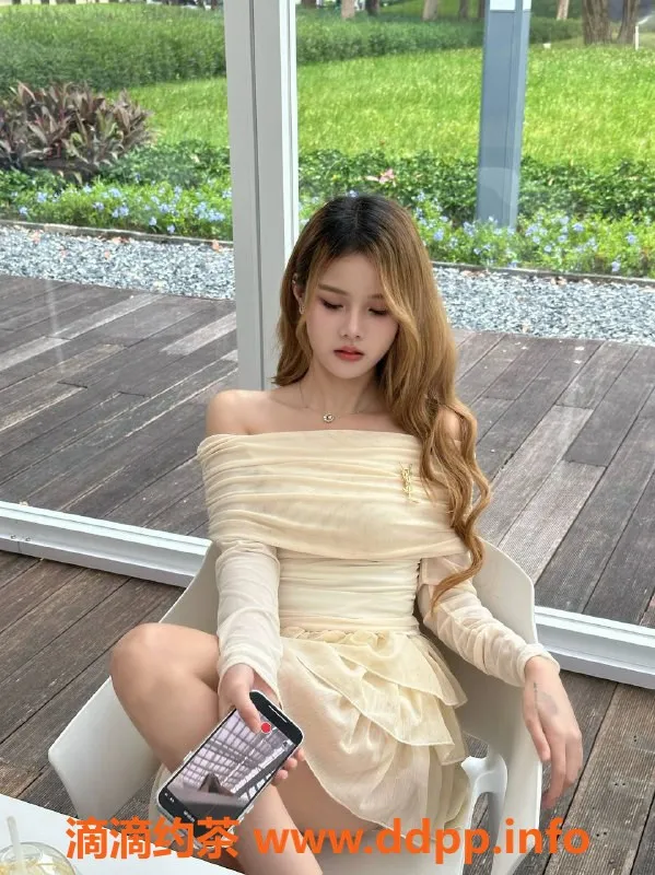 深圳楼凤-龙华小糯米，1200元起，舌吻调情服务