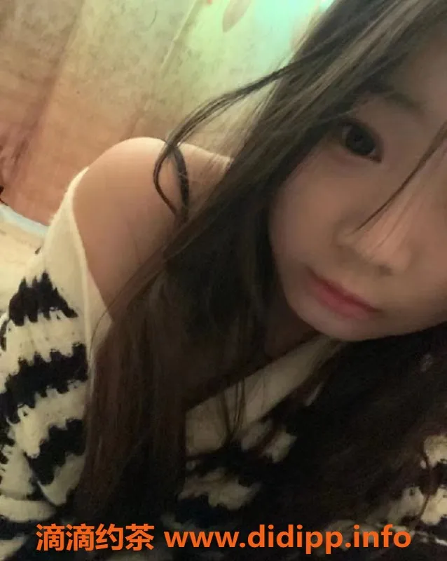 成都楼凤-小樱18岁，身高1.6，优质萝莉服务，群内优惠