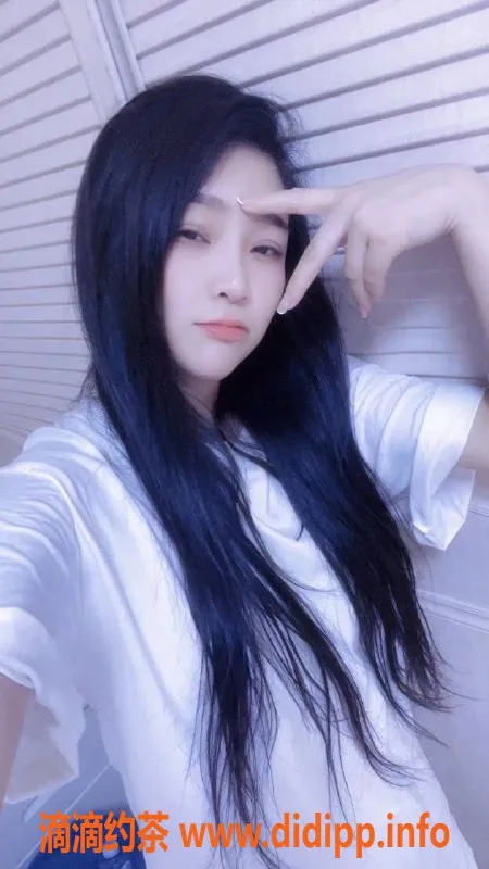 南京楼凤-建邺区27岁小西，身高165，800元享服务