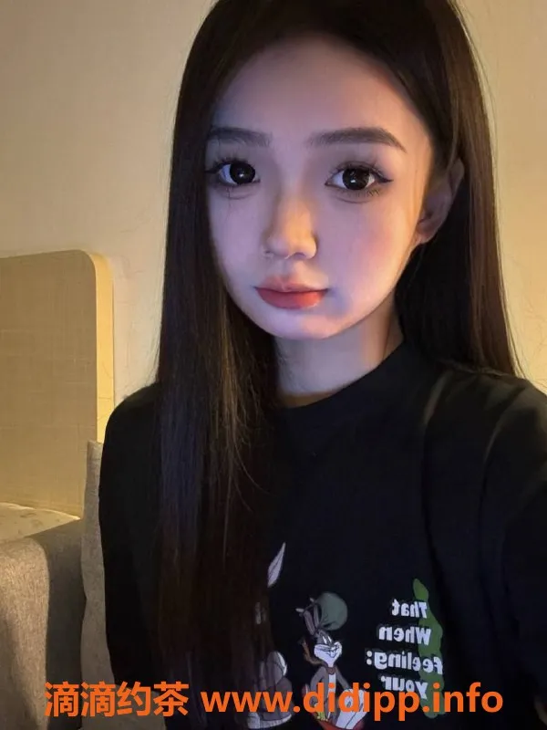 深圳楼凤-龙华宁宁：千元深喉、足交调情体验