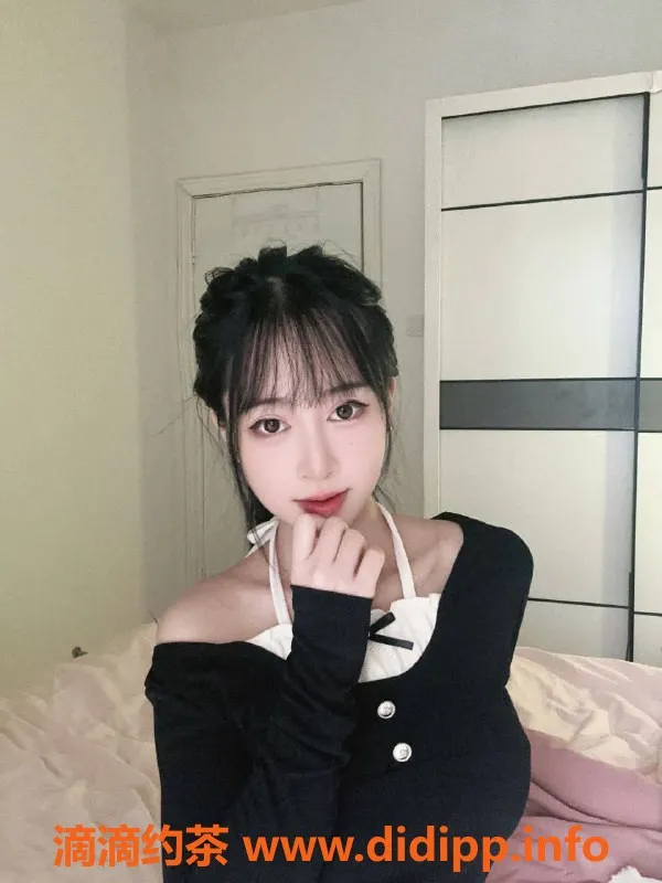 杭州楼凤-上城依依：158cm白皙小美女，包夜5600元