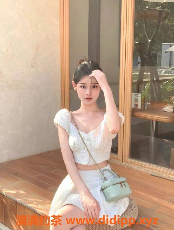 深圳楼凤资源信息,南山梦汐，800元起，深喉和鸳鸯浴完美体验