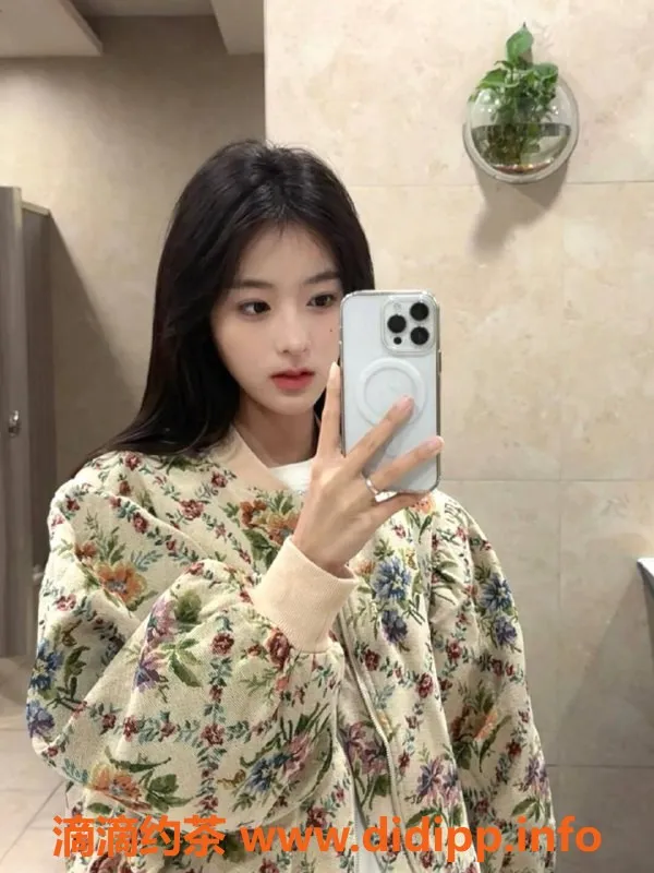 杭州上门服务-滨江区小熊，166 C，19岁，1500元起服务