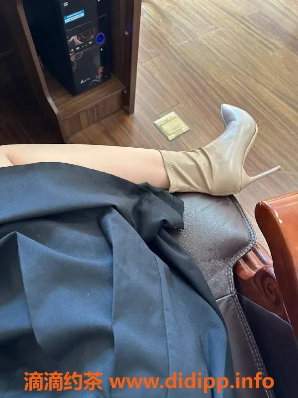 杭州楼凤资源信息,小羊困了吗，滨江22岁163cm，1500元课表服务