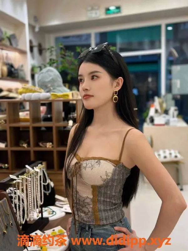 深圳楼凤-龙华青青：1280元舌吻调情体验