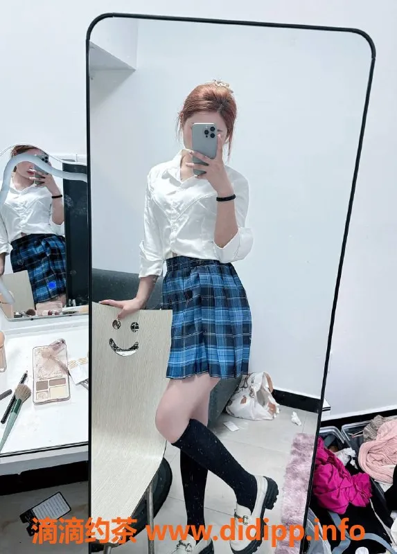 深圳楼凤资源信息,龙岗思雨，900元舌吻福利服务