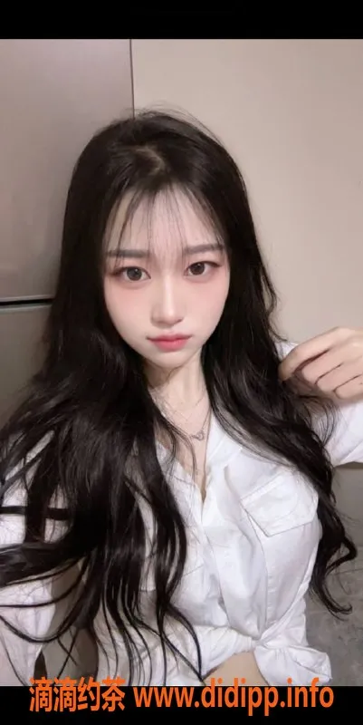 深圳楼凤-龙岗区小雨，制服嫩妹，800P起