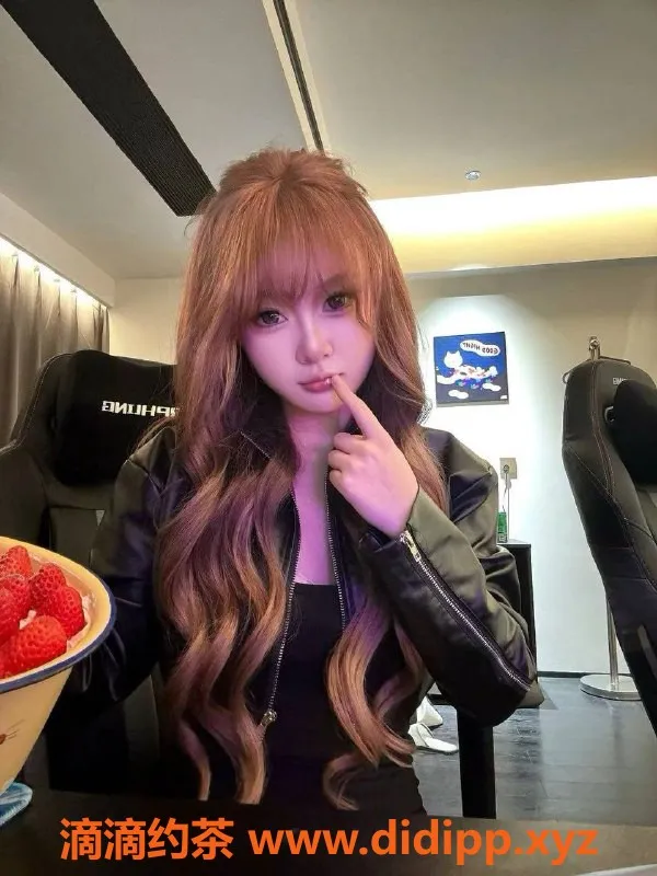 成都楼凤-成都圆圆，19岁嫩妹，身高165，服务全，500元一次