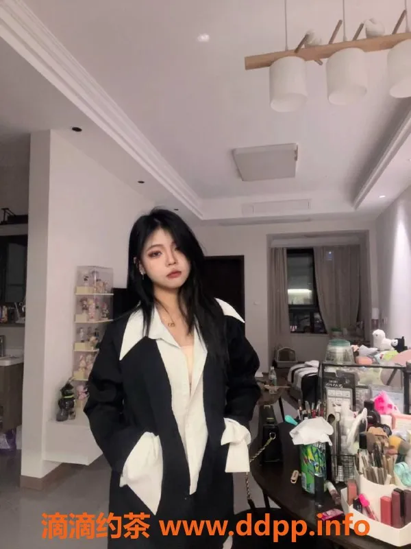 成都楼凤-成都嫩妹欣欣，16岁155，600元三件套服务