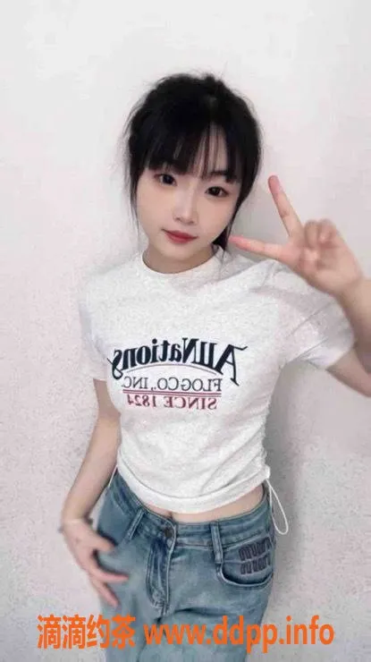 成都楼凤-成都甜甜，18岁嫩妹，清新舒适包夜体验！