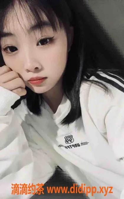 成都楼凤-成都甜甜，18岁嫩妹，清新舒适包夜体验！