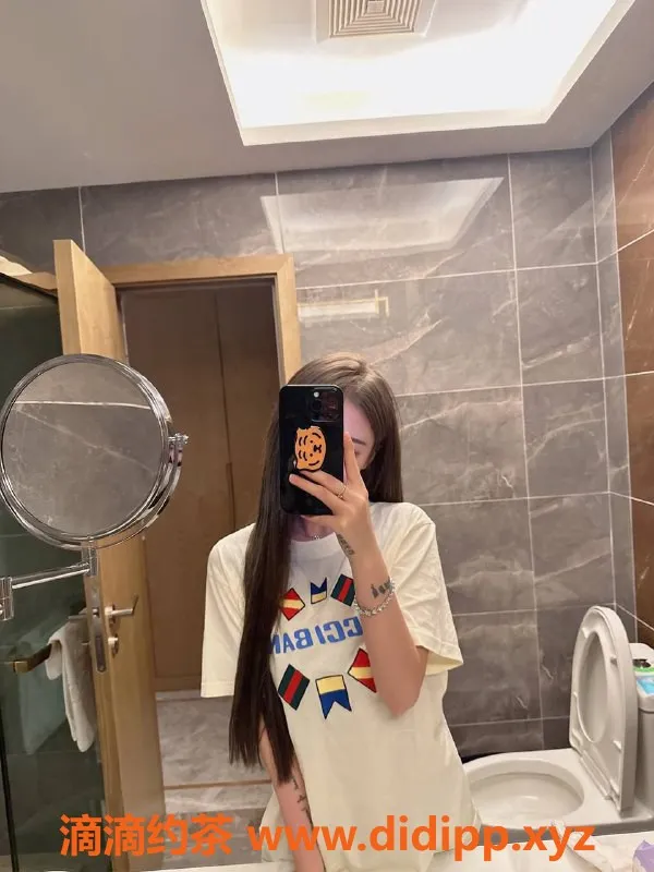 杭州楼凤-拱墅区23岁嫩妹洛儿，价格亲民，服务多样