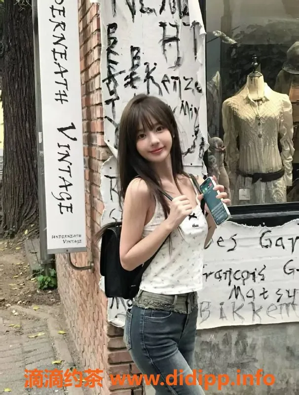 深圳楼凤-龙岗在校大学生Zz周，足交服务1600起