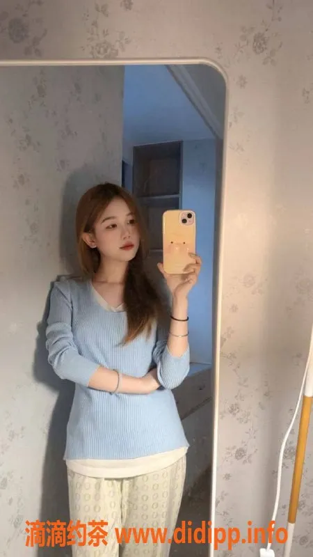 杭州楼凤-拱墅区白小酥，19岁微乳嫩妹，1200元起