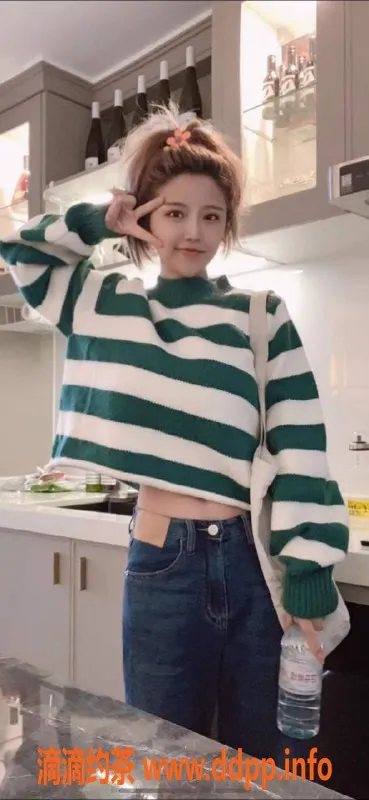 杭州外围-拱墅区月月，160cm高颜值，21岁38D性感女郎