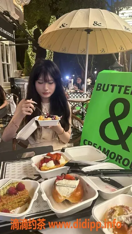 深圳楼凤-龙华晓艺，热情服务、身材火辣的优质伴侣